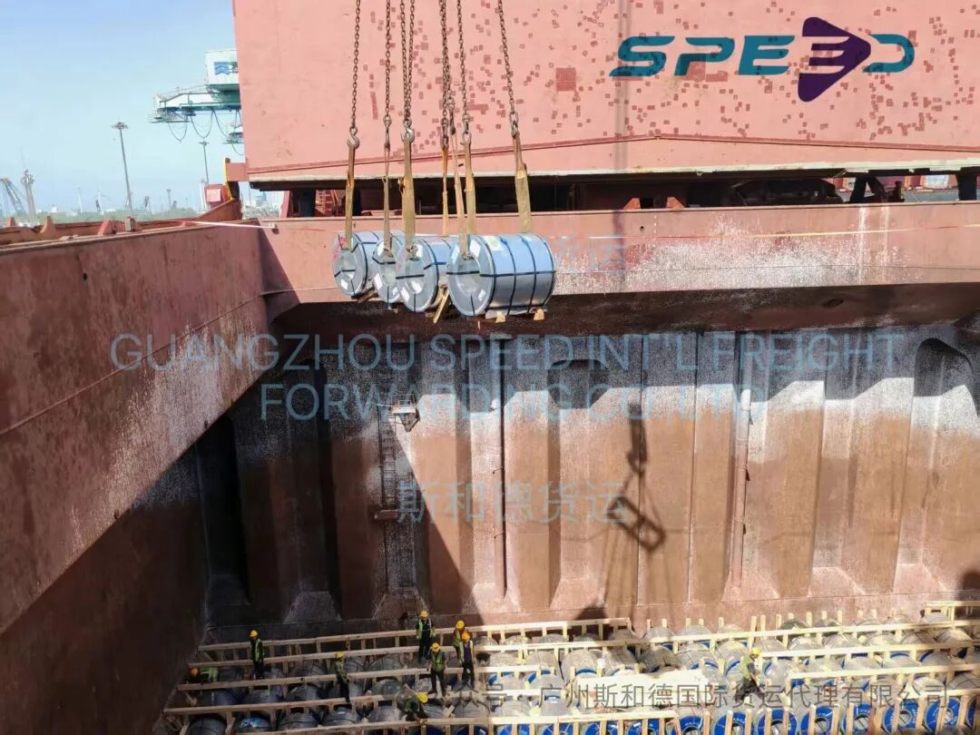 High-precision lifting operations of heavy steel coils at Tianjin Port